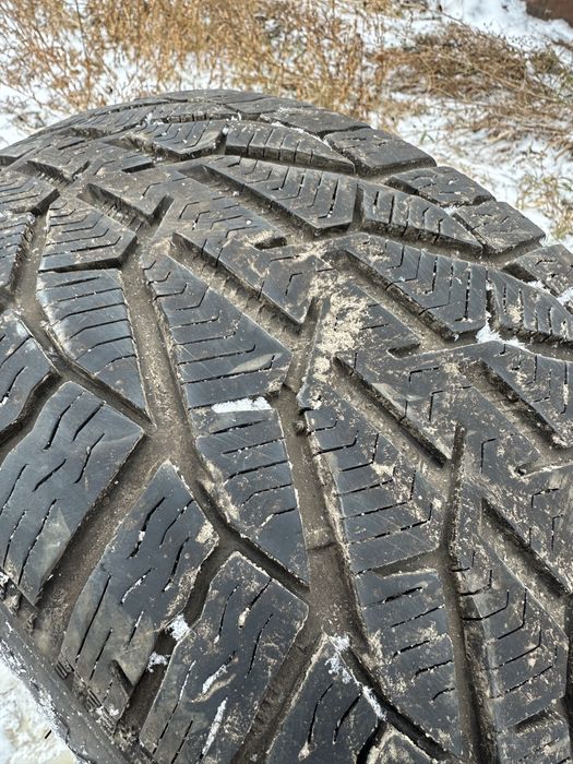 Продам шину 275/45/20