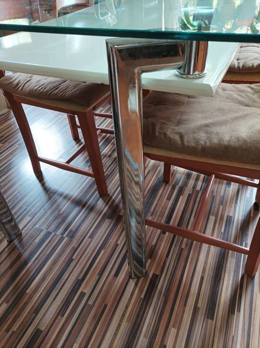 Стъклена кухненска маса