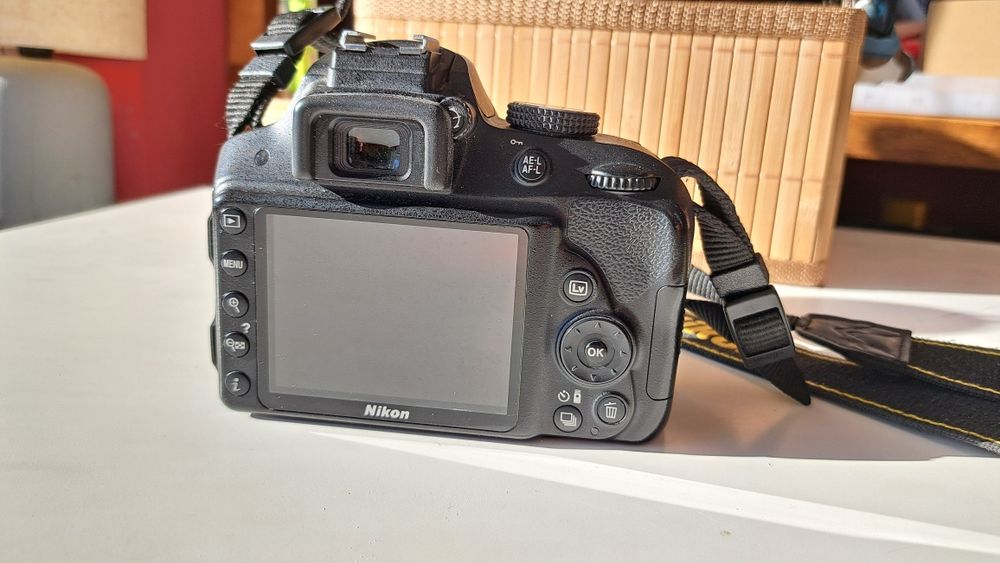 Фотоапарат Nikon D3300 с три обектива, телеконвертор, макро, чанта