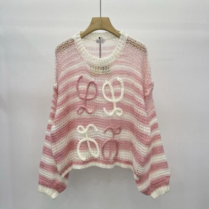 Розовая вязаная LOEWE