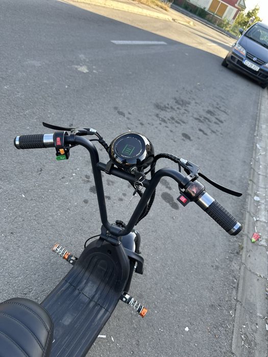 Vând sau scuter electric