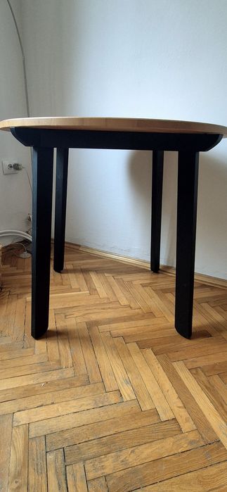 Masa rotunda de lemn