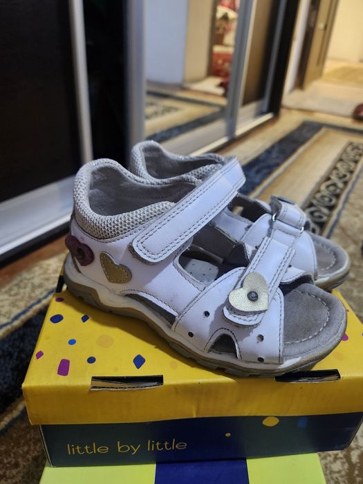 Продам сандали для девочки