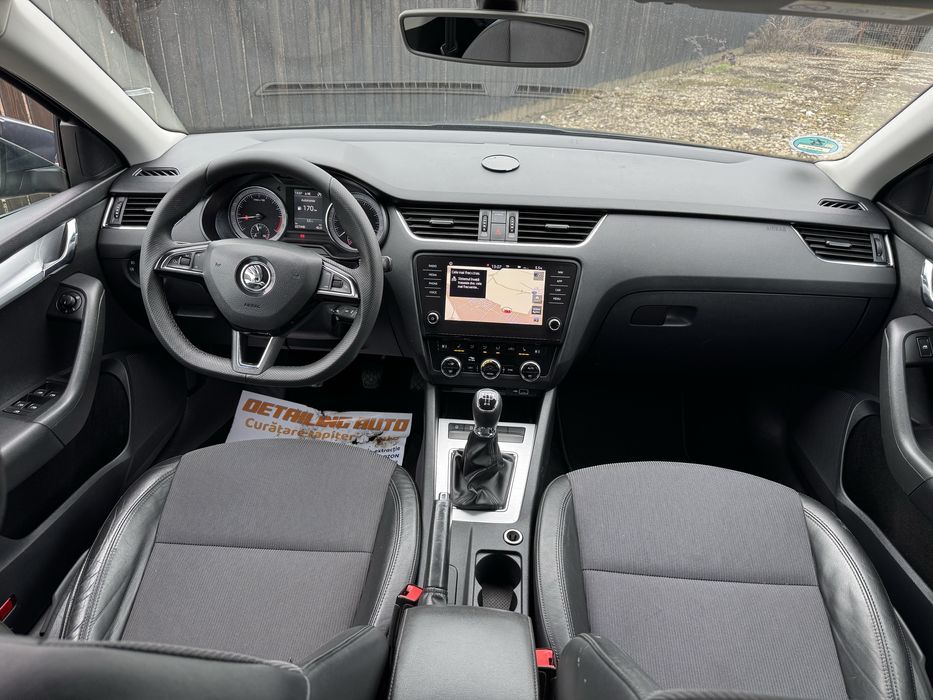 An 2019 “ Led “ Navi “ Piele