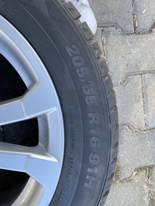 Jante cu cauciucuri de iarna