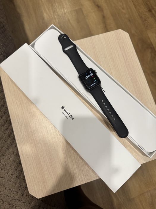 Продам Apple Watch series 3