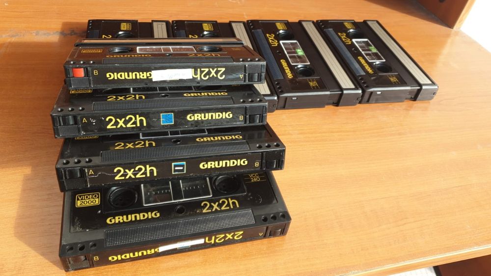 Vând lot 10 casete video VCC originale Grundig pentru video 2000,de 120,240,360 minute ,cu filme, foarte bune pentru reinregistrare 

- 50