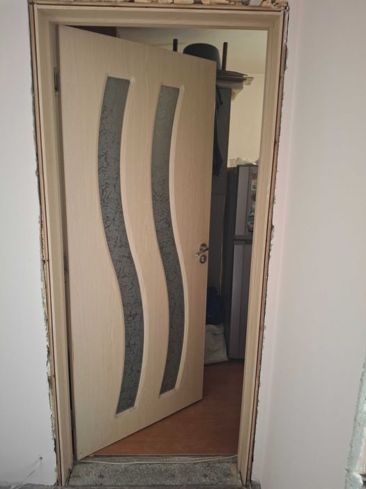 Интериорна Врата с размери 1.88/0.88 см.