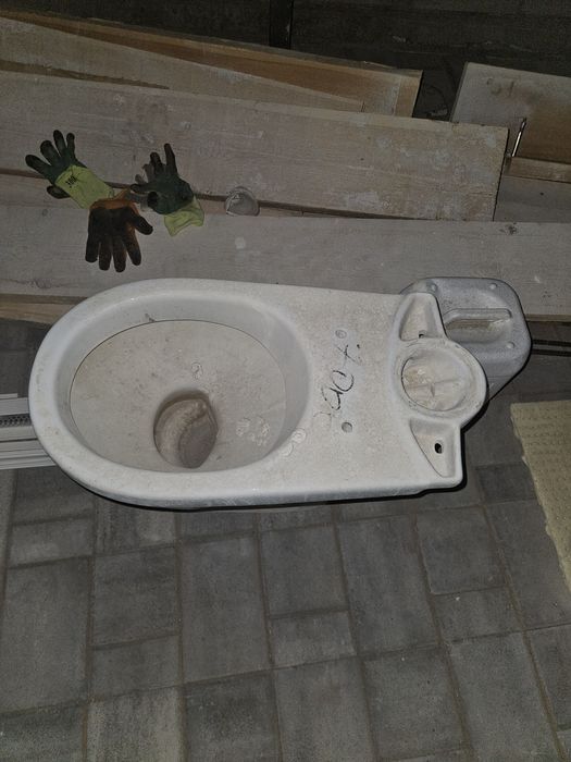 Продам б/у унитаз без бочка