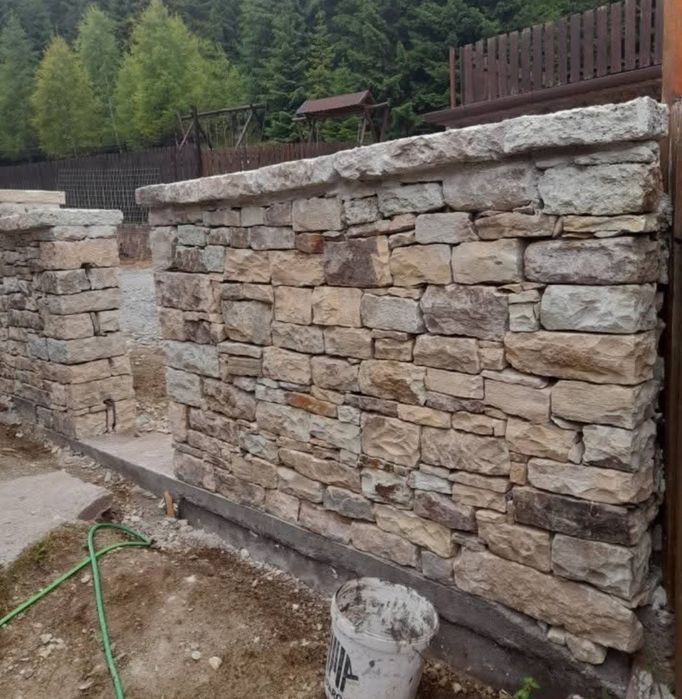 Vând piatră cioplită ideală pt fațade, garduri, beciuri, etc.