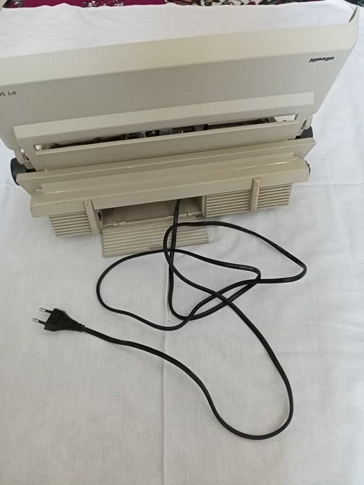 Продам итальянскую печатную машинку OLIVETTI.