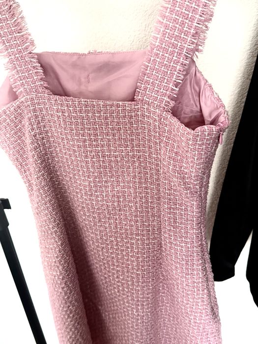 Розова рокля със странично закопчаване