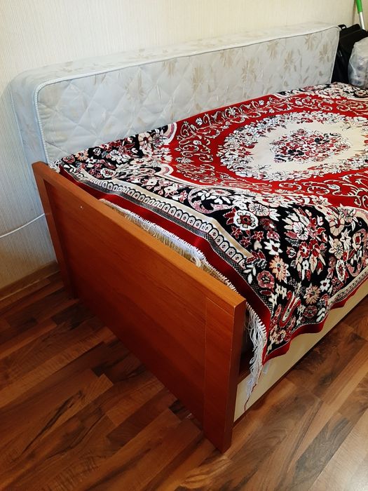 Продам односпальные кровати две