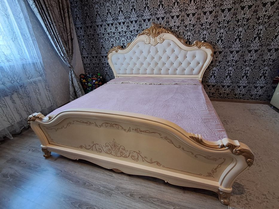 Продам двуспальную кровать