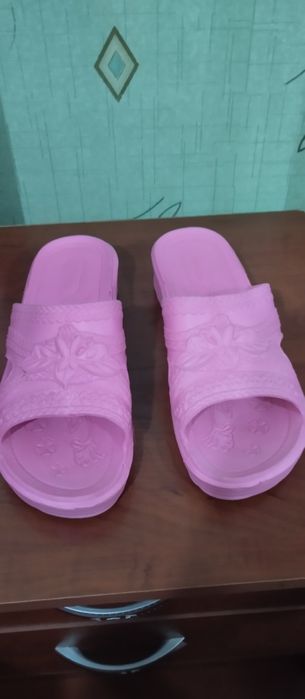 Шлепки Женские - гелевые новые.