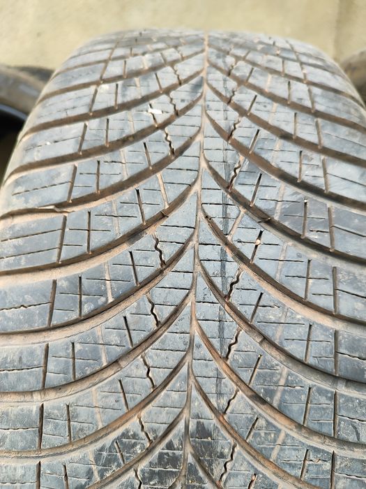 225 50 18 Goodyear 23g.
