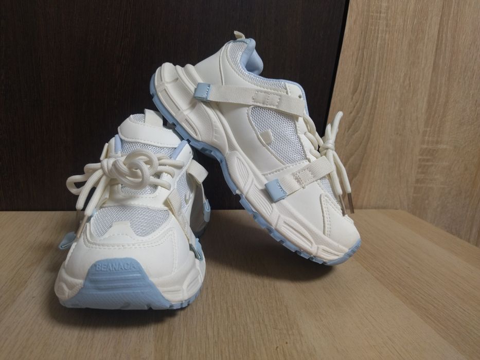 Продам новые кроссовки.