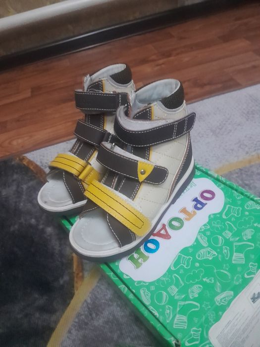 Продам детскую обувь