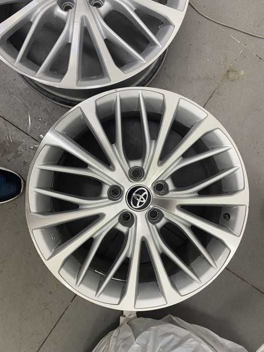 Оригинальные диски toyota camry r18