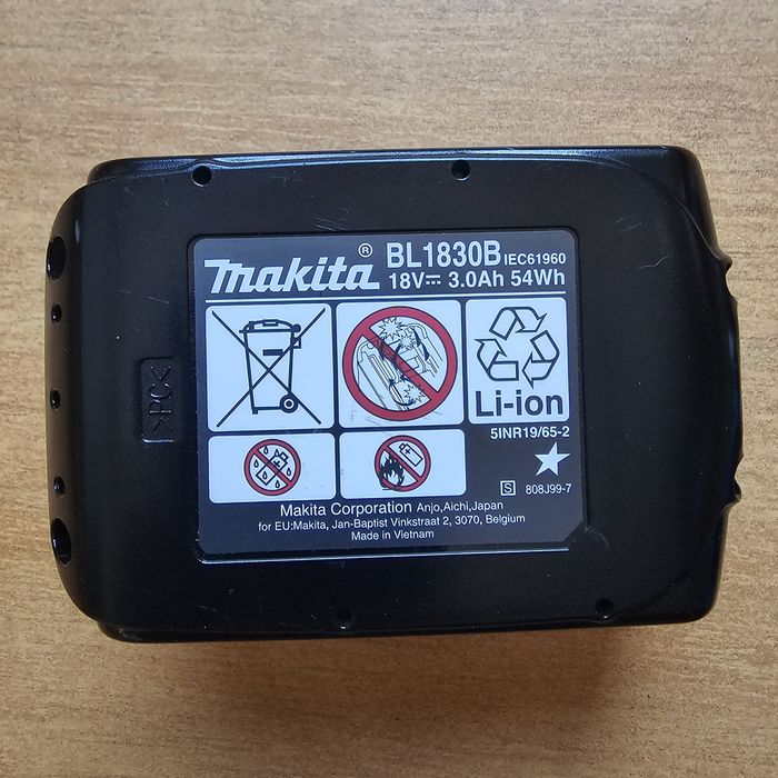 Masina gaurit/însurubat cu percutie Makita DHP 453