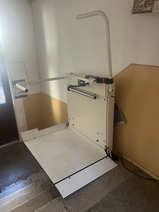Elevator trepte pt persoane cu dizabilitati (handicap)