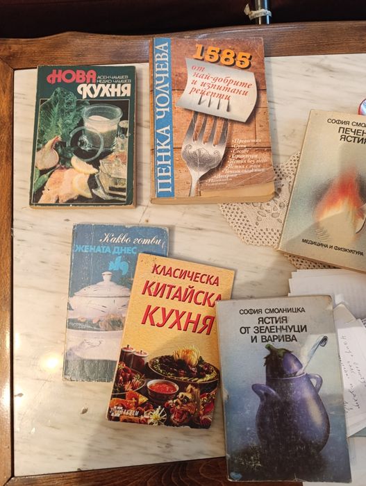 Книги всякакви жанрове.