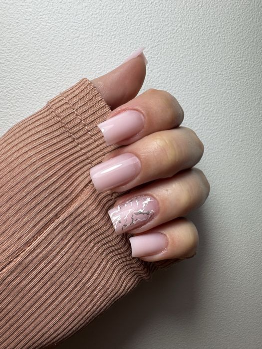 Manichiură Brasov - unghii cu gel, semipermanent