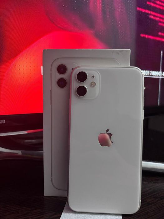 Продам iPhone 11 64