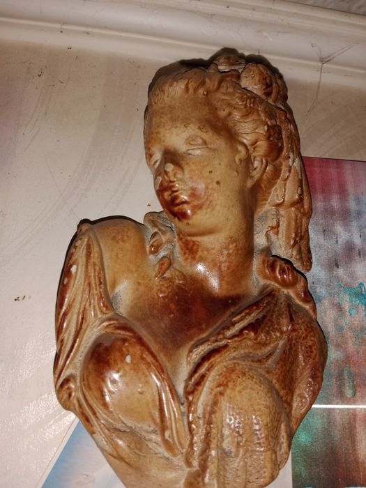 Настенная статуэтка