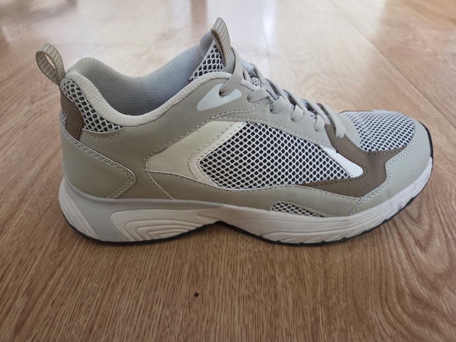 Дамски маратонки 41 номер,уголемени