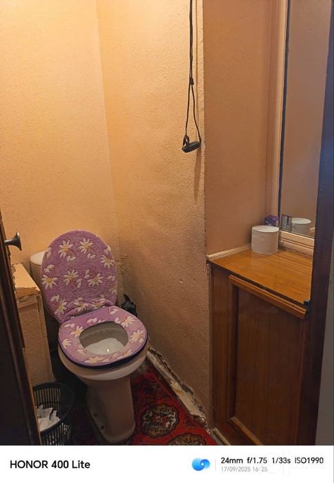 Продаётся 4 комнатный квартира, этажный дом на 3 этаже.. Состояние отл
