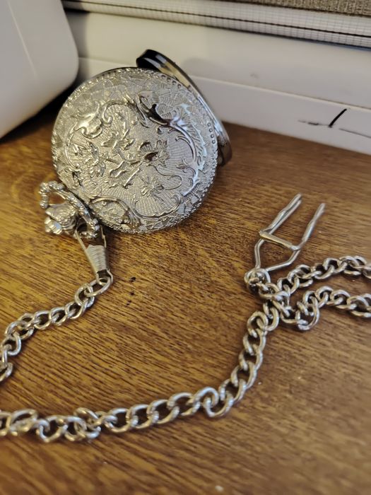 Ceas de buzunar 250 lei.