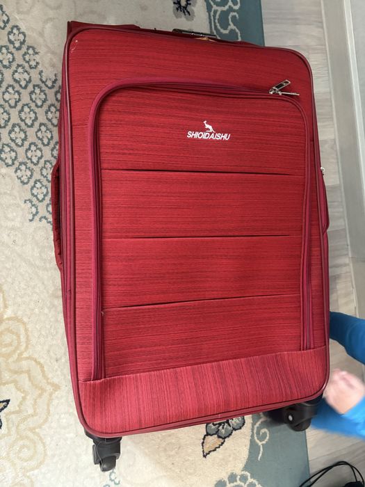 Срочно продается новый чемодан