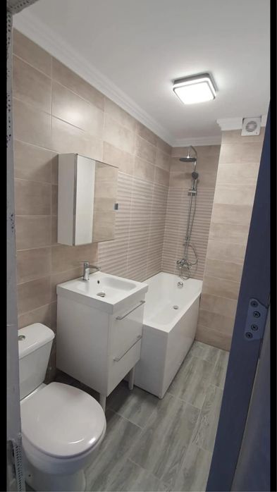 Proprietar, inchiriez garaoniera de lux, decomandata, zona Inel 2.