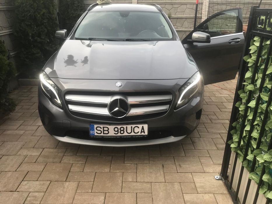 Vând Mercedes GLA220