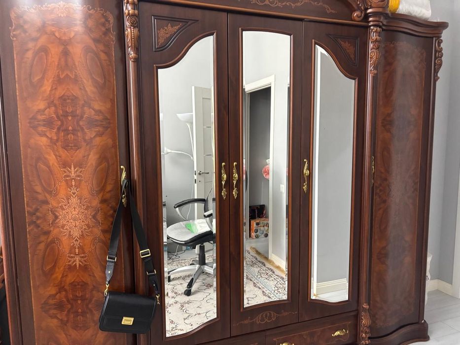 Продаю спальный гарнитур