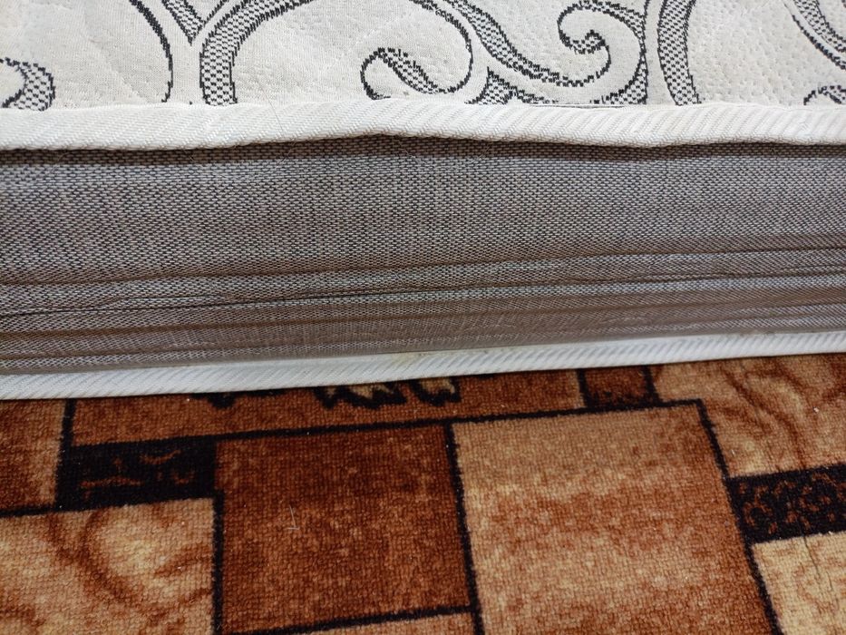 Матрац б/у, в хорошем состоянии, чистый