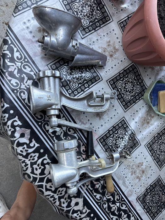 Продам советскую посуду , мясорубку