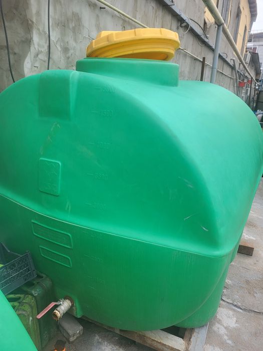 Ёмкости 5000 л 2 шт.
