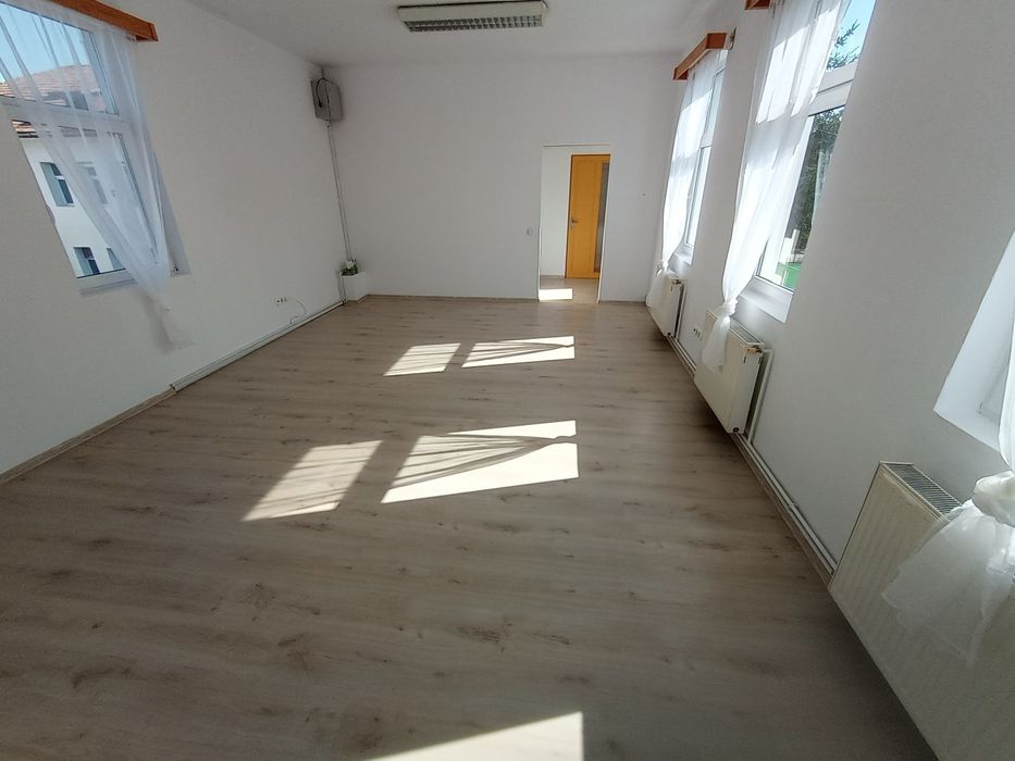 Spatiu comercial de închiriat 40 mp zona centrala a Mediașului