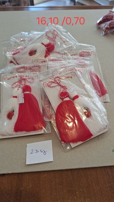 Продавам ръчно изроботени от мен мартеници