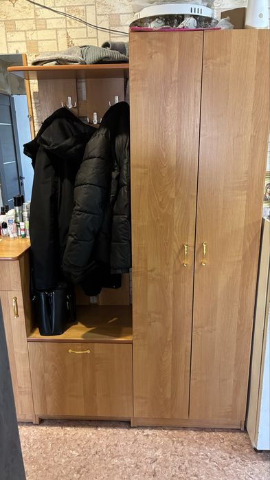 Шкаф с обувницей и зеркалом