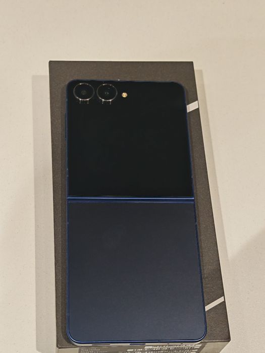 Samsung Galaxy Z Flip 7 - 512GB