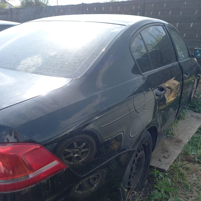 Dezmembrez  passat b7