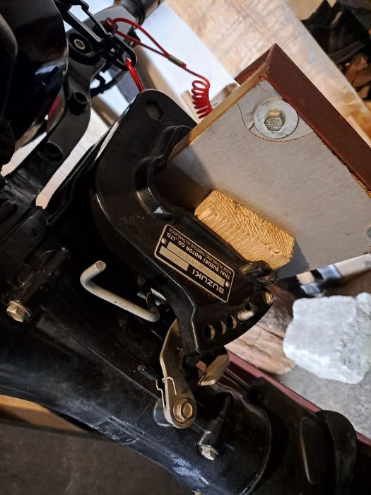 Suzuki 6hp 4 timpi  colantat cu 5 hp