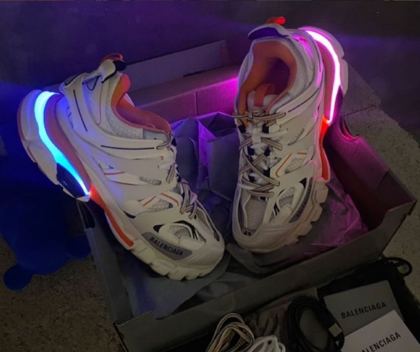 Vând adidași Balenciaga Track cu led/fara