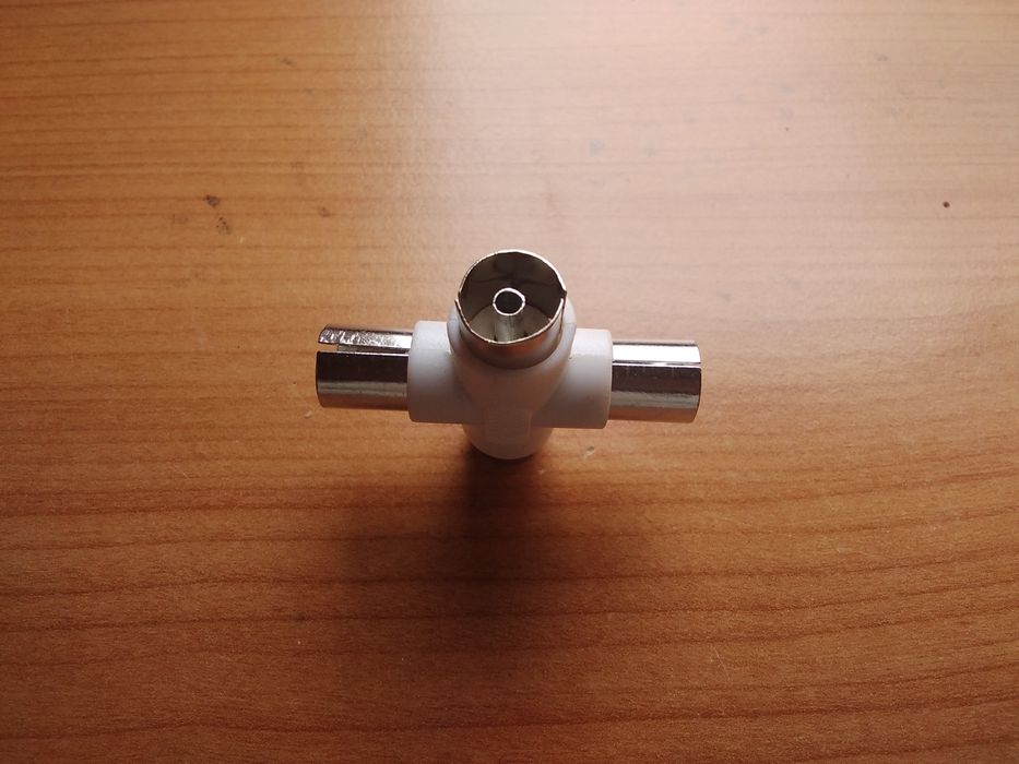 Розетка за включване на 3 бр телевизионни антени едновременно