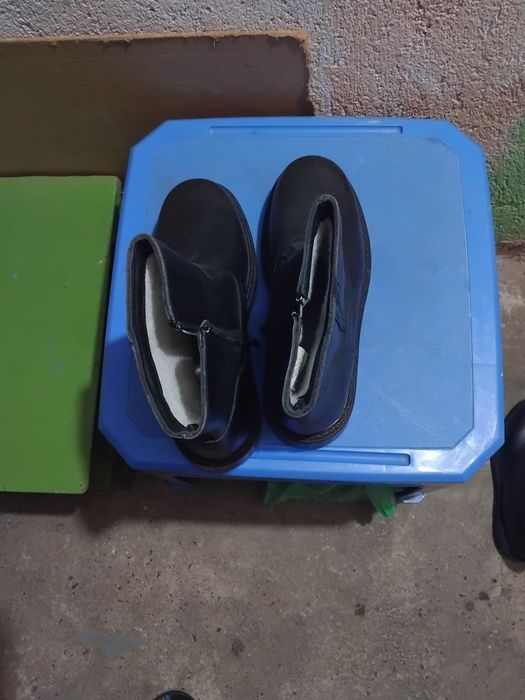 Боти кожени черни