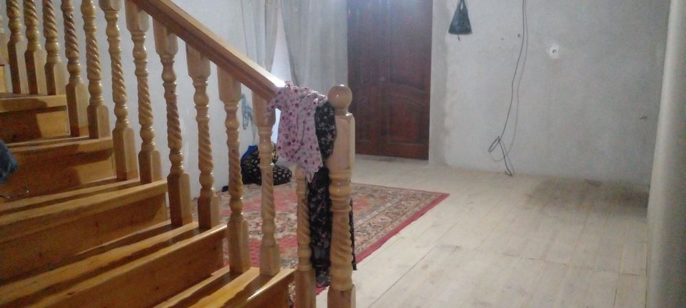 Hovli uy joy sotiladi