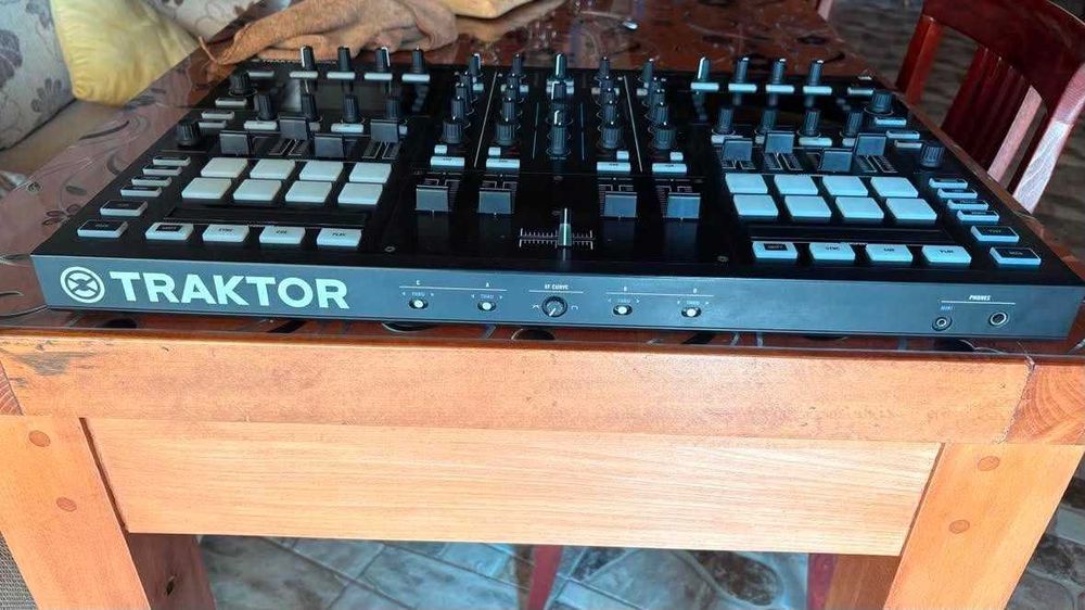 Продавам TRAKTOR S8